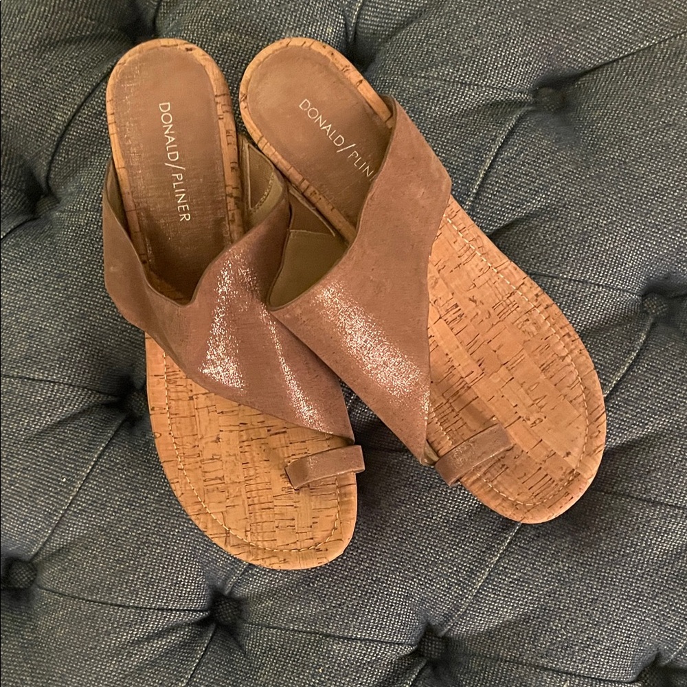 Donald J. Pliner Women's Tan Slide Sandals